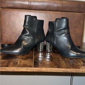 Stylish Black Ankle Boots with Unique Heel